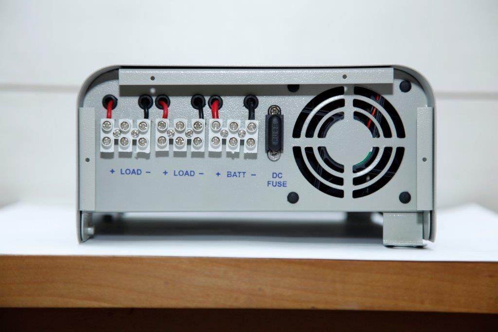 Load and battery DC terminals with DC fuse on Solar DC unit